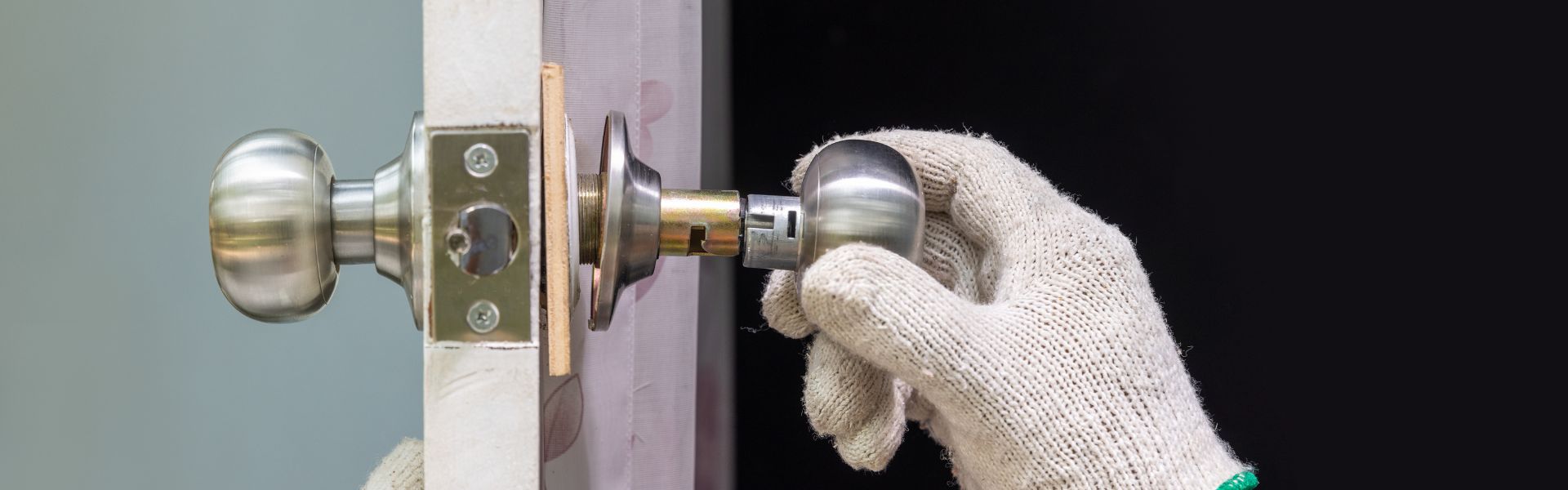 The Ultimate Guide to Locksmith Services: Protecting Your Home, Office, and Vehicle's Banner Image